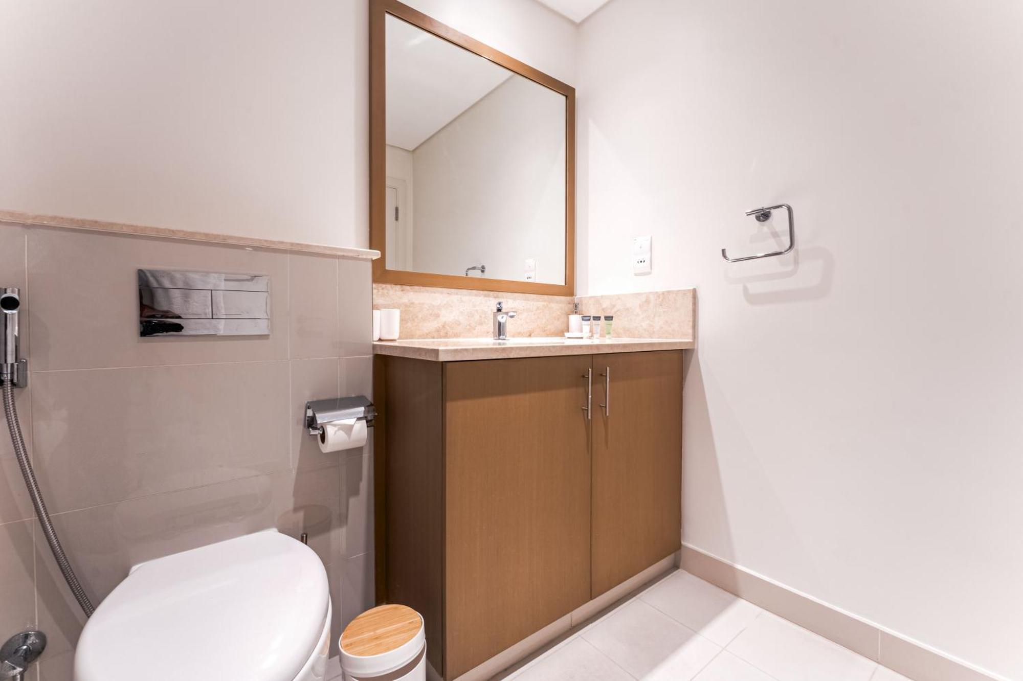 Beautiful 2br In The Heart Of Blvd Apartment *